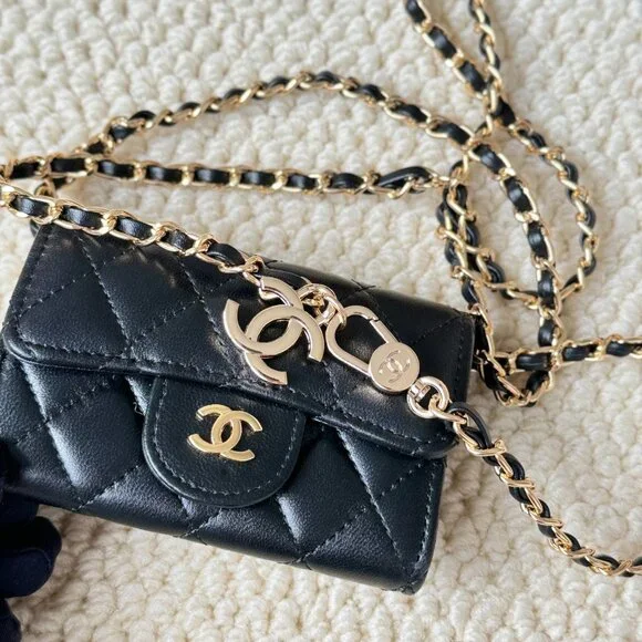 Stylish Chanel Crossbody Wallet - Picture 4 of 6